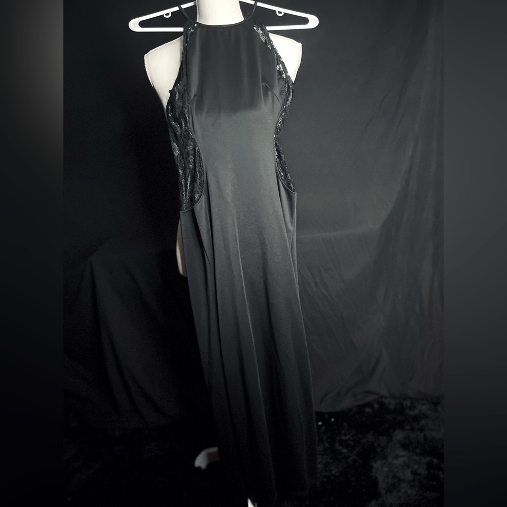 Black Lace Back Maxi Evening Dress (medium)